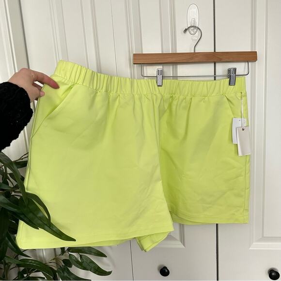 NWT Good American The Weekend Shorts in Key Lime - Picture 10 of 12